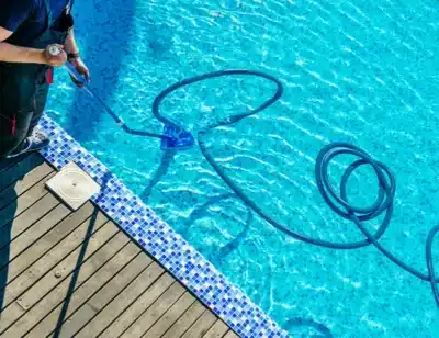 Comment entretenir votre piscine pour une eau cristalline tout l'été