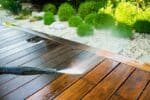 Préparer sa terrasse pour le printemps : guide d'utilisation des décapants, dégriseurs et saturateurs pour le bois
