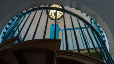 Escalier de fer : la tendance déco qui allie fonctionnalité et esthétisme !