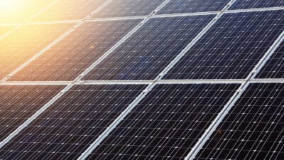 Le guide pour réussir l'installation de panneaux solaires et profiter des aides de l'État