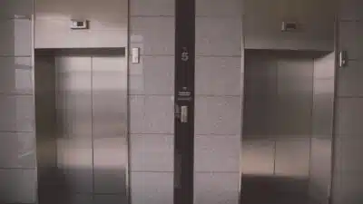 Pourquoi choisir un ascenseur hydraulique ?