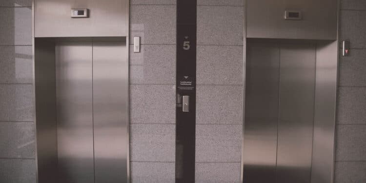 Pourquoi choisir un ascenseur hydraulique ?