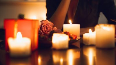 Soirée romantique : les bougies comme atout principal
